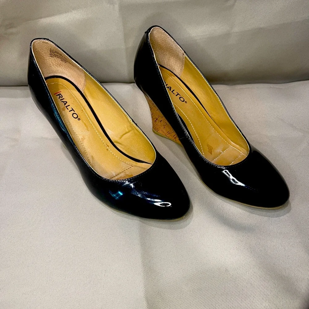Rialto Black Wedges GUC